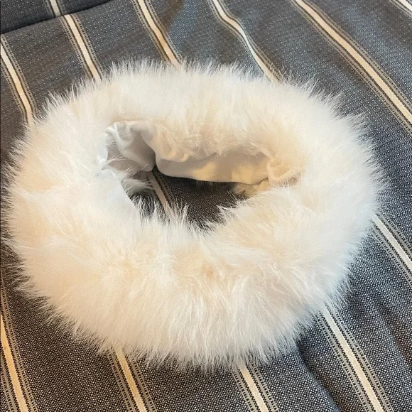 White Faux hat - Picture 2 of 5